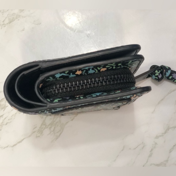 MARC JACOBS Black Mini Ditsy Floral ‘the Softshot’ Compact Wallet - Picture 8 of 11